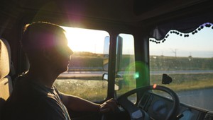 Kierowca ciężarówki opowiedział mi, co znaczy "jazda na pauzie". Rzeczywistość w branży transportowej jest szokująca