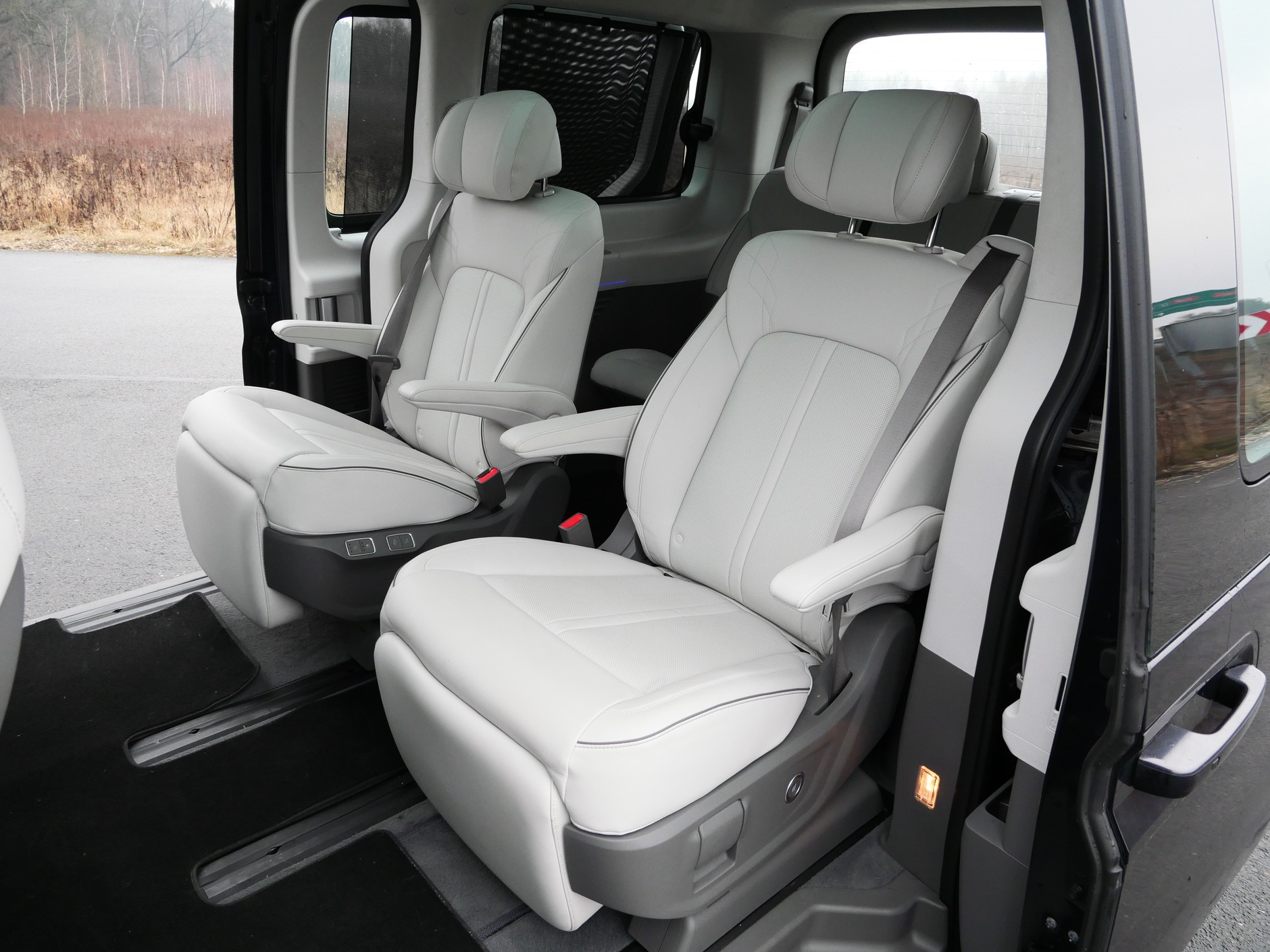 Hyundai Staria 1.6 T-GDi HEV (225 KM) Luxury