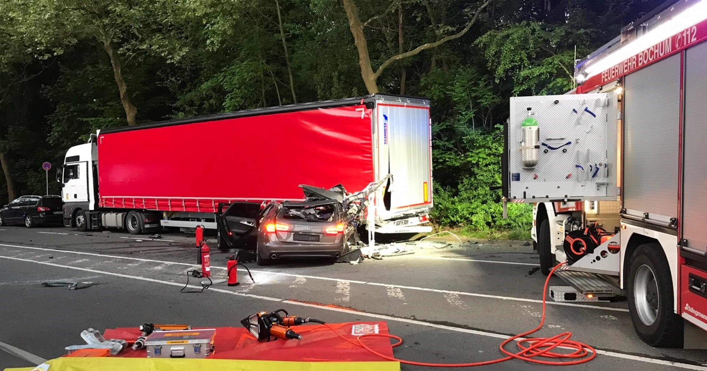 Audi wbiło się w polską ciężarówkę na jednym z postojów w Niemczech