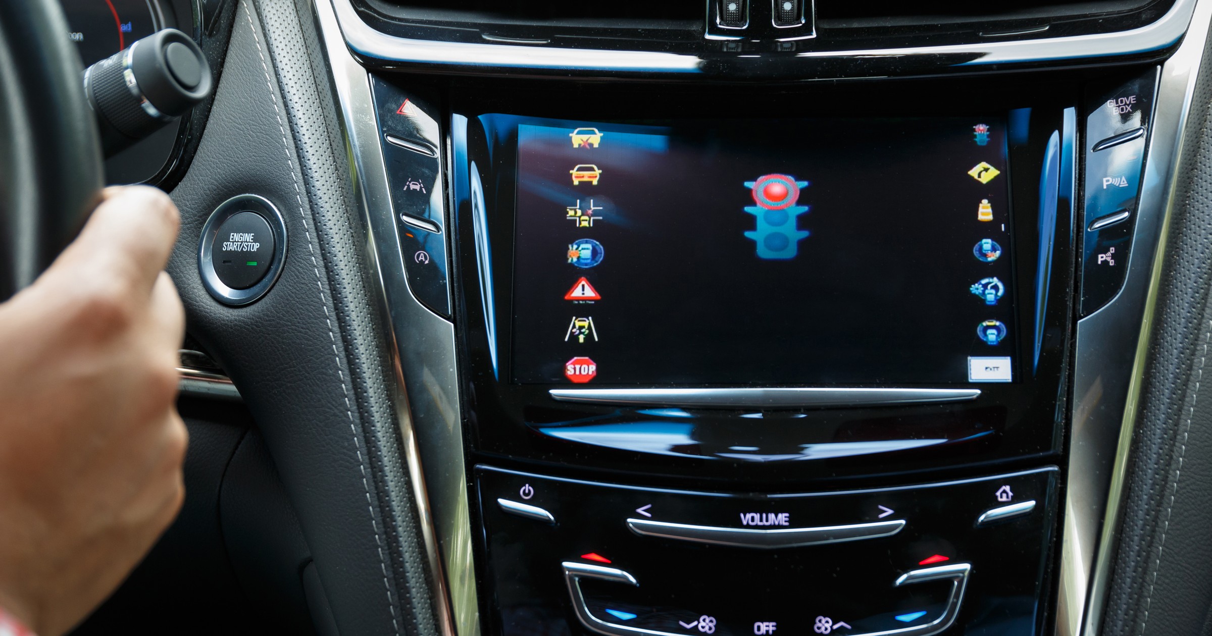 Amerykanie z powodzeniem przeprowadzili testy w Michigan, gdzie Cadillac CTS dzięki komunikacji V2I (V2V) komunikował się z infrastrukturą.