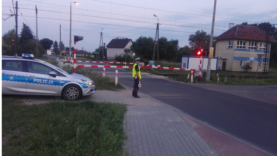Zbyt szybki wjazd na torowisko może skończyć się wysokim mandatem w wysokości nawet 4 tys. zł