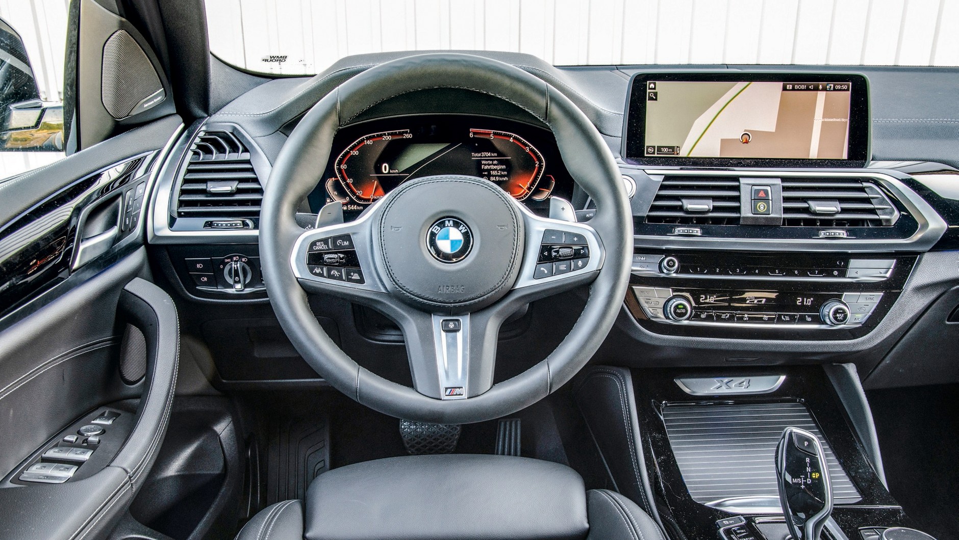BMW X4 xDrive20d - kokpit