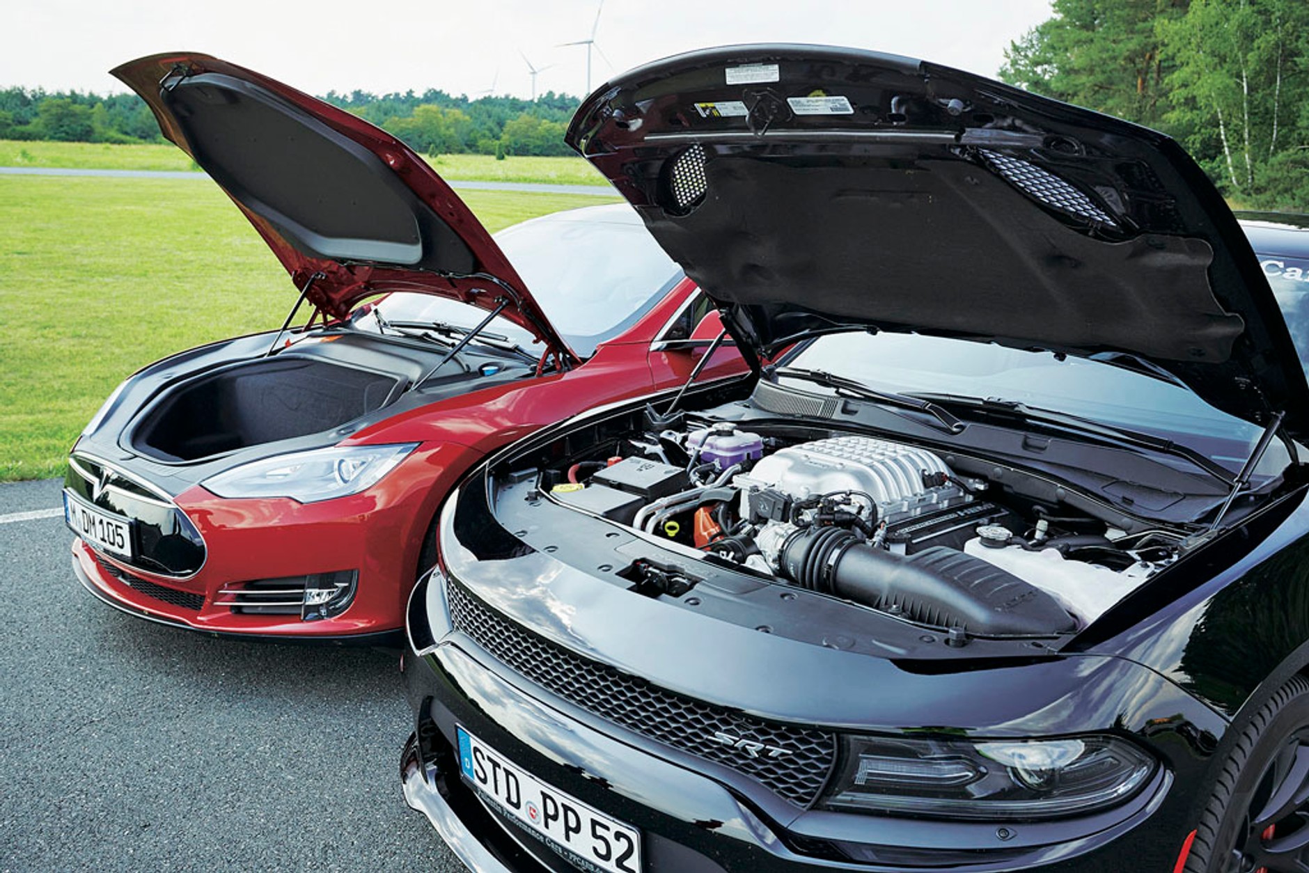 Brutal kontra anioł - czyli, Dodge Charger Hellcat kontra Tesla Model S P85D