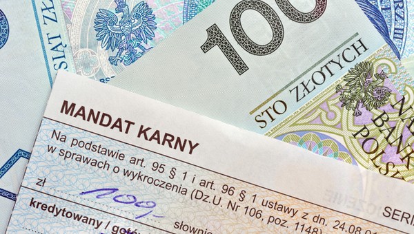 Najniższe mandaty dla kierowców, czyli za co zapłacisz 100 zł kary?