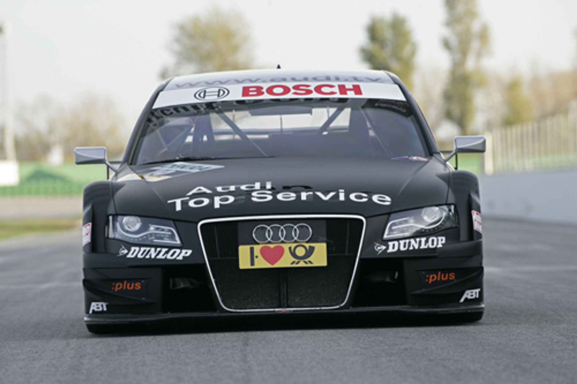 Zwycięskie wyścigówki Audi okiełznane przez dziennikarza