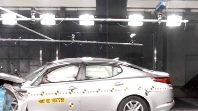 KIA OPTIMA rozibta w amerykańskim crash teście!
