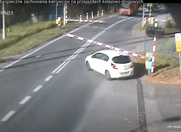 Ci kierowcy sami proszą się o śmierć. Tylko dlaczego narażają innych? [Wideo]