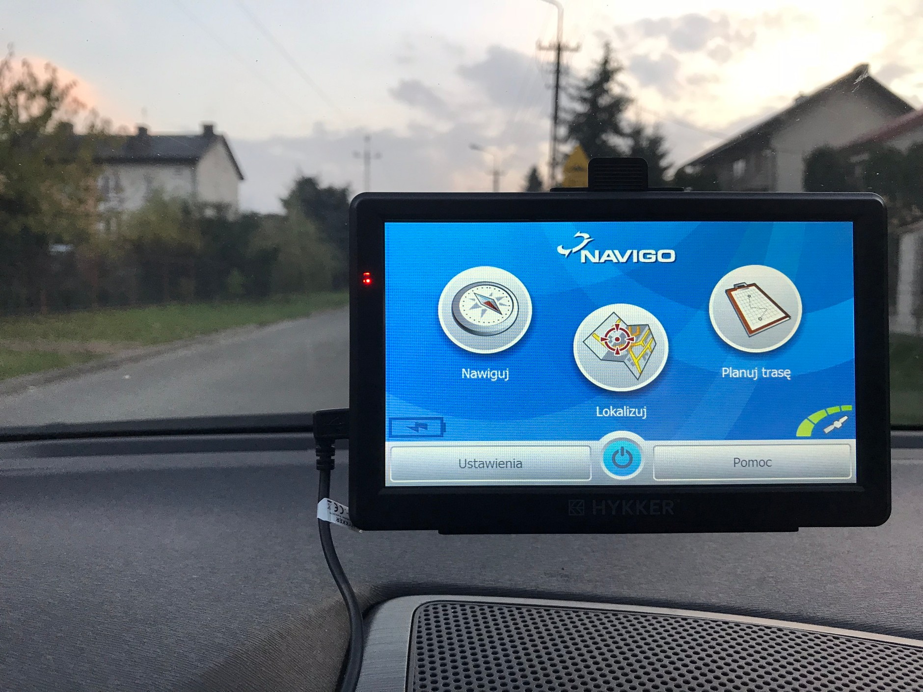 W urządzeniu zainstalowano przestarzały program Navigo. Mapy do aktualizacji są płatne. Hykker myNavi 7