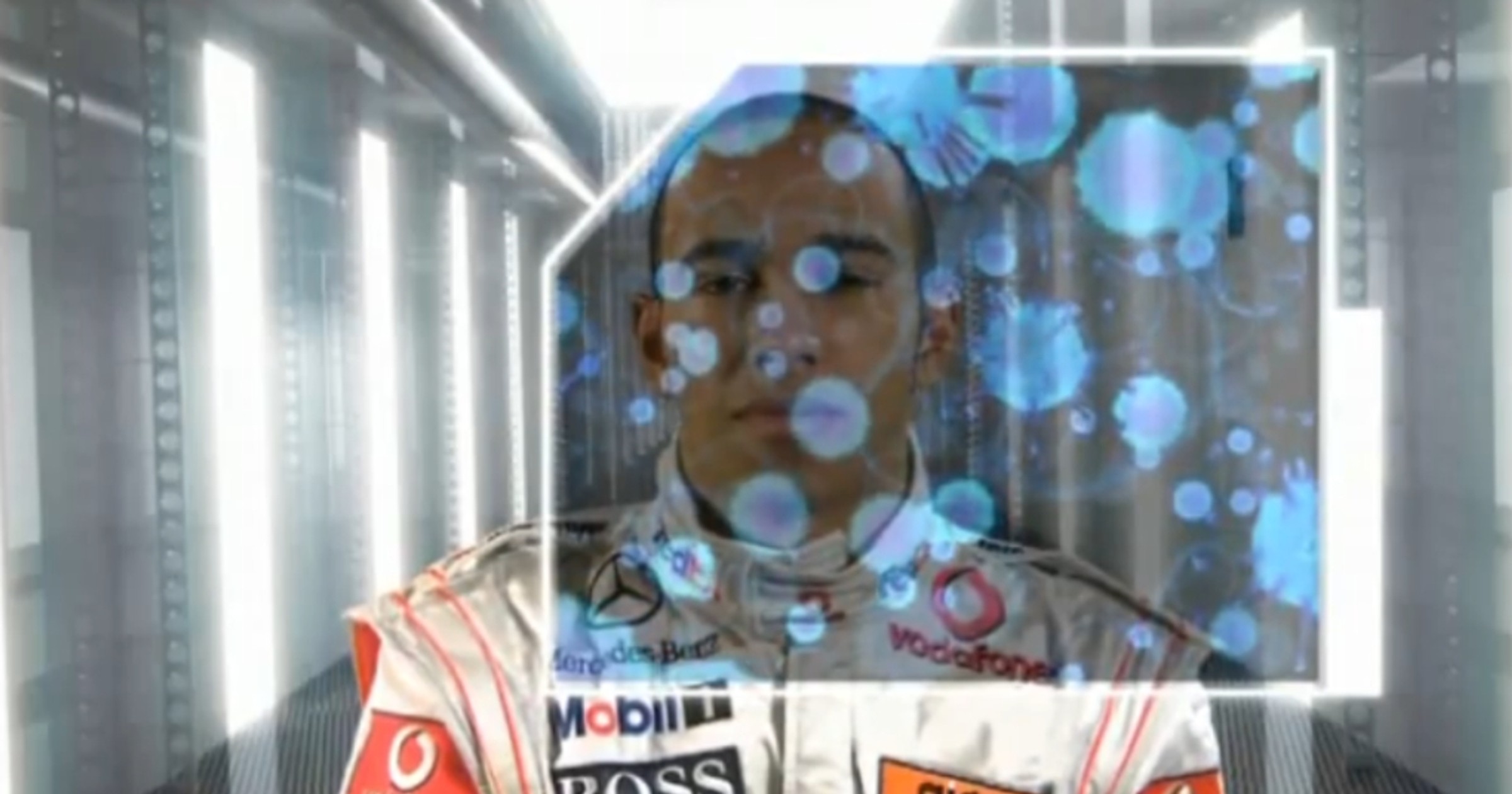 Mobil 1 - Hamilton pokazuje jak powstaje syntetyczny olej silnikowy (wideo)