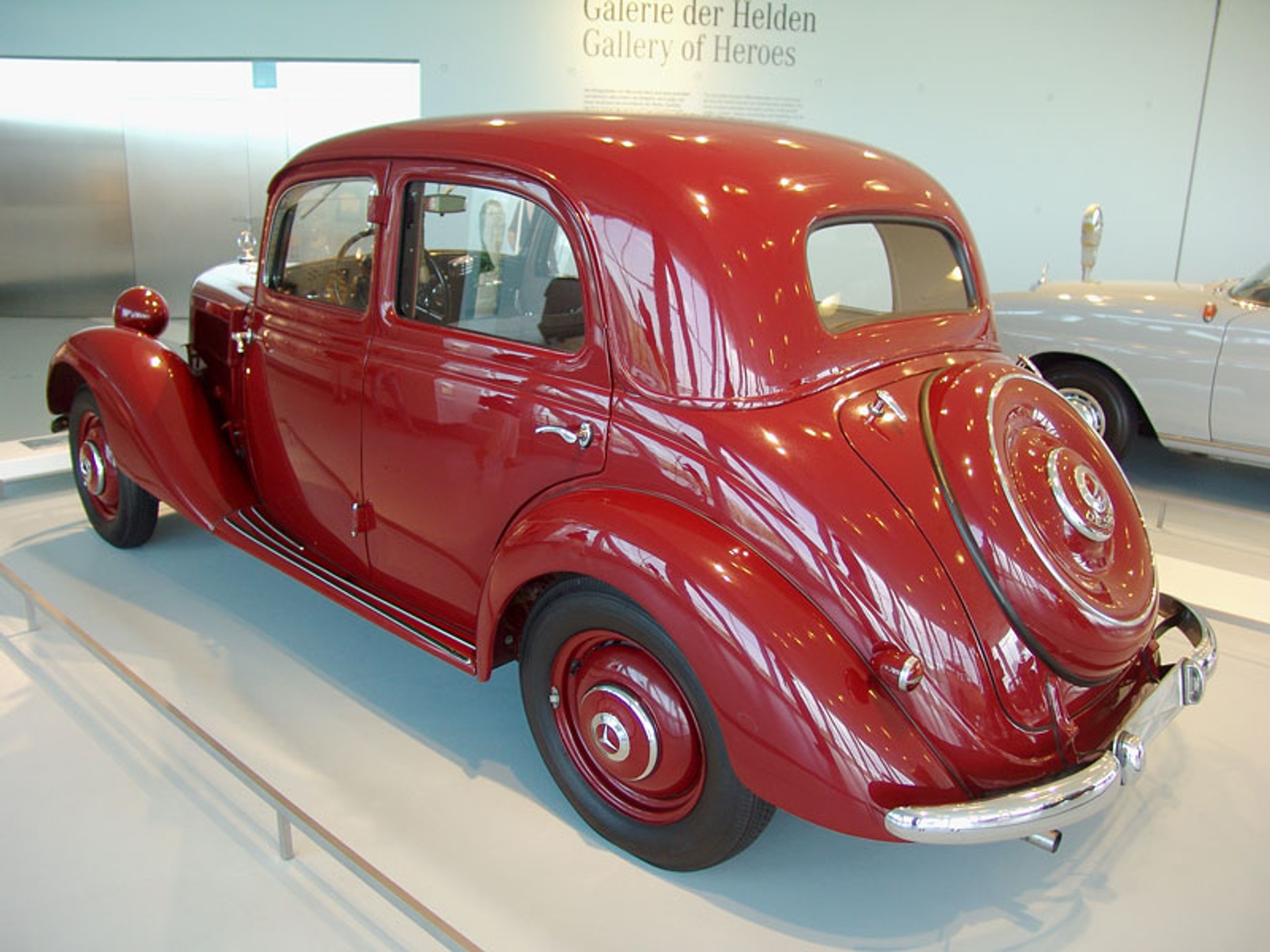 Mercedes-Benz Muzeum: 120 lat historii na 9 piętrach - 1. część (galeria)