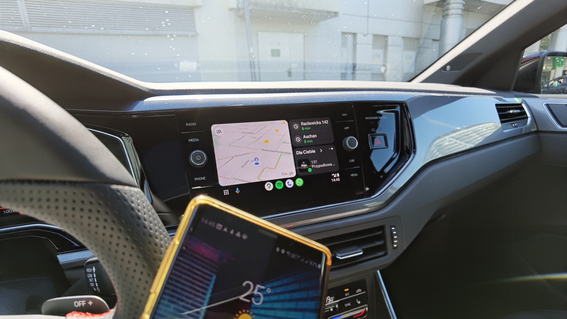 Kolejna "fajność" Polo GTI to bezprzewodowo działający Android Auto. Nie każde nowe auto tak potrafi, a szkoda