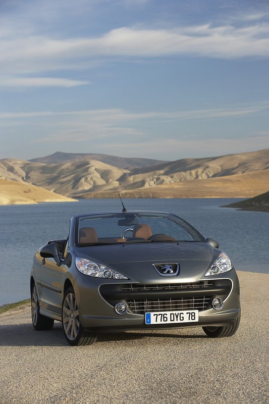 Peugeot w Genewie: niebo nad głowami w nowym 207 CC