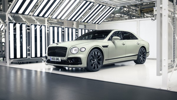 Gołębia szarość i szałwiowa zieleń – Bentley w kolorach z przeszłości