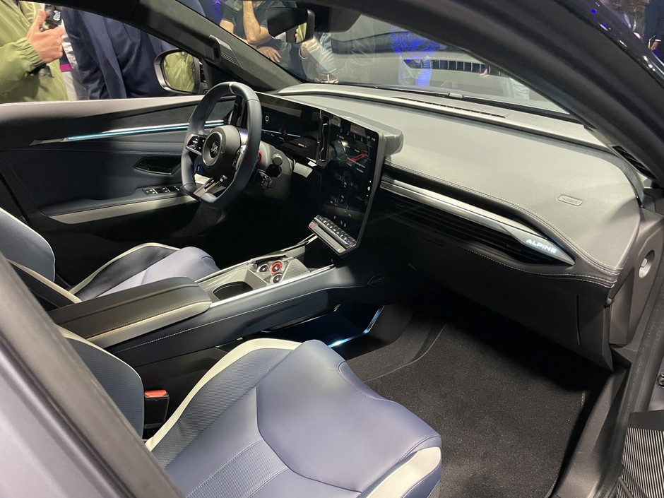 Alpine A390