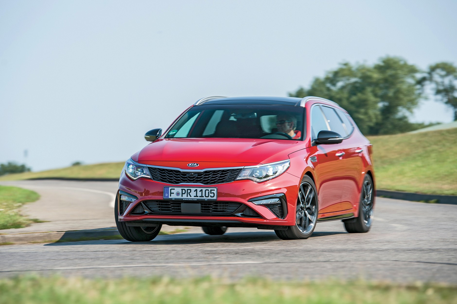 Cztery kombi klasy średniej - KIA