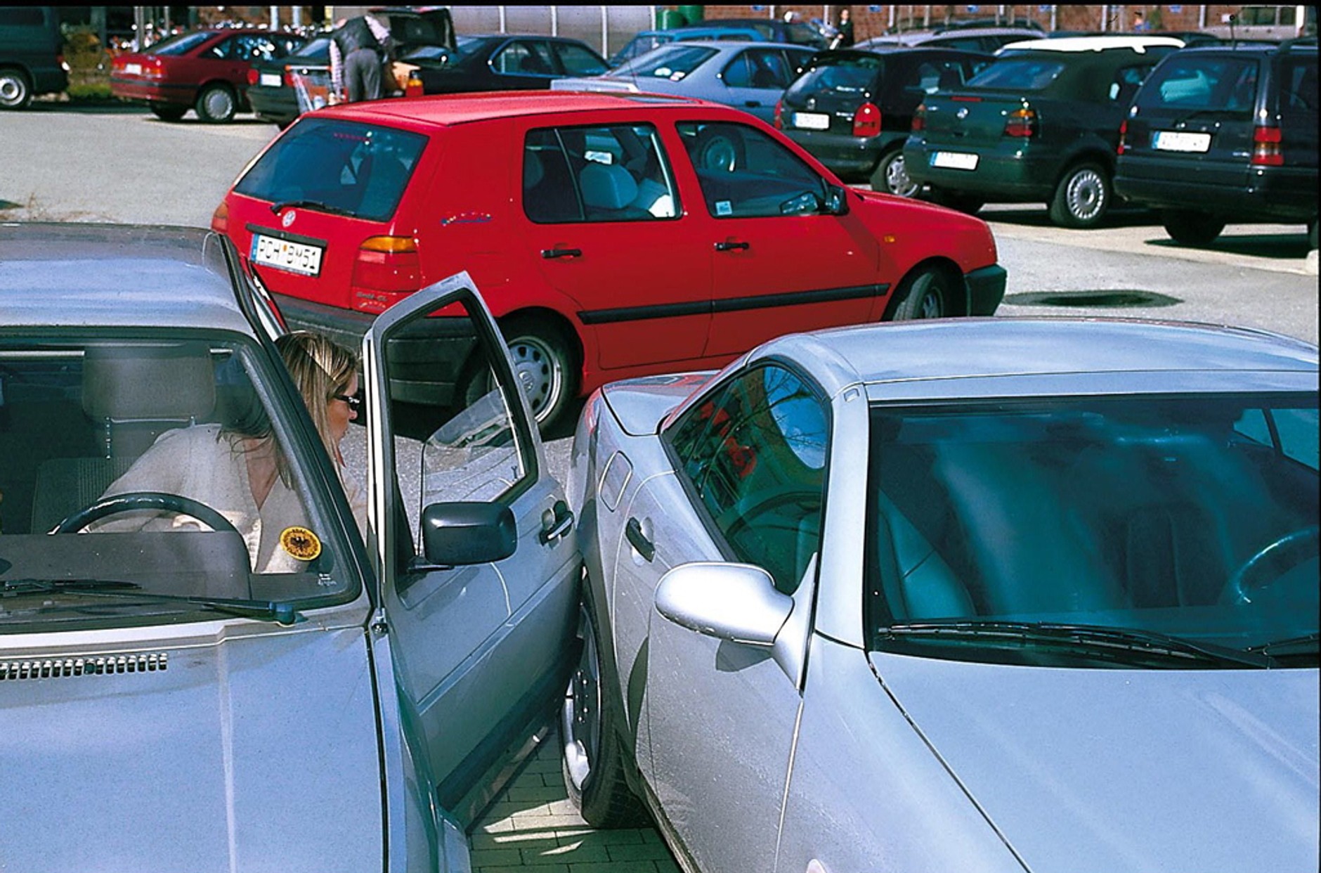 Kto zapłaci za szkodę na parkingu