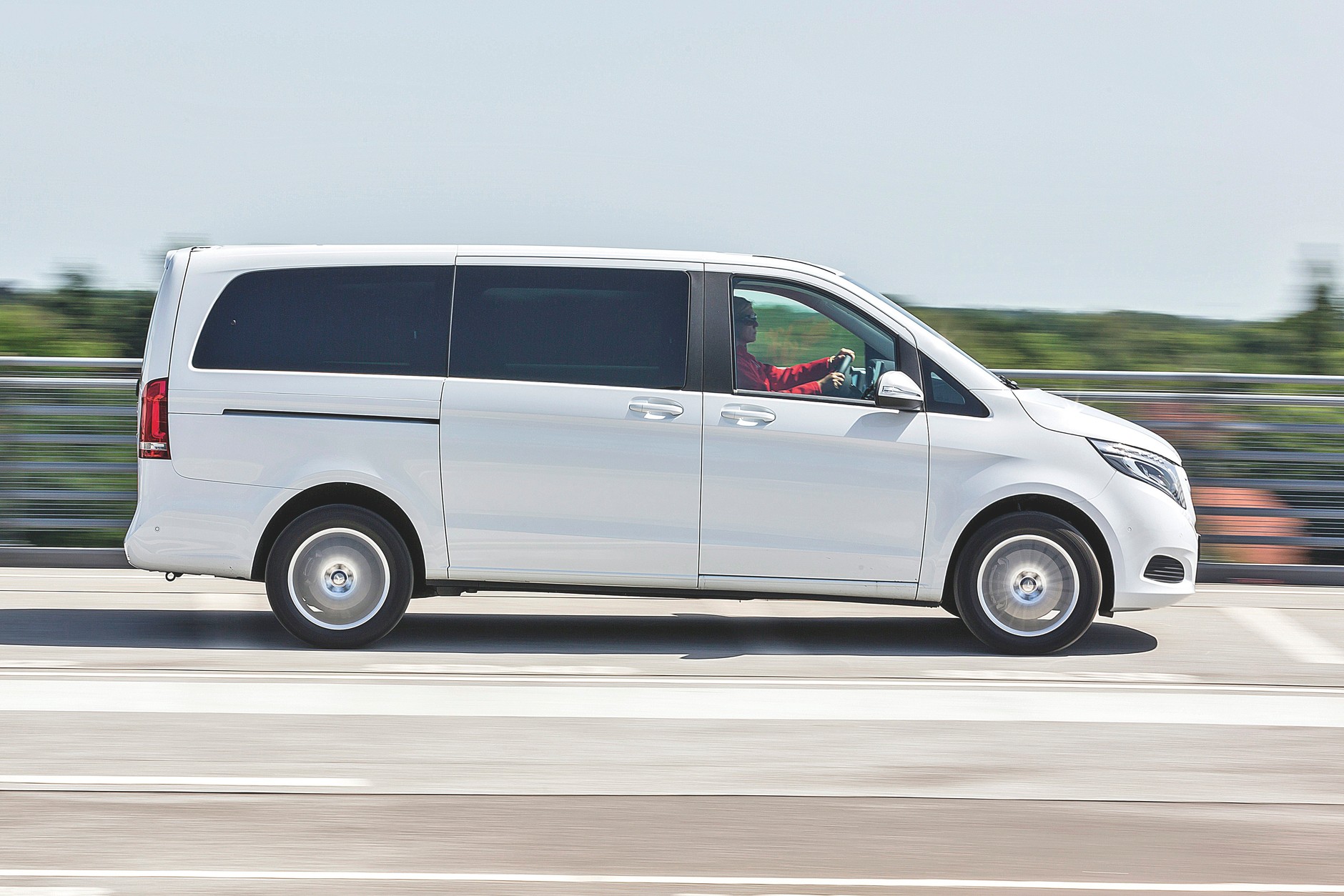 Mercedes klasy V i VW T5 Multivan