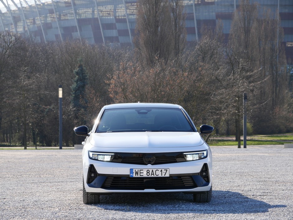 Opel Astra Sports Tourer GSe plug-in hybrid 225 KM