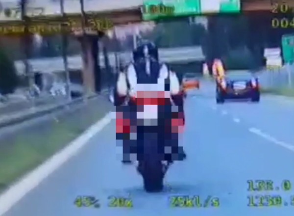Motocyklista nie uciekł grupie SPEED. Dostał rekordowo wysoki mandat [Wideo]