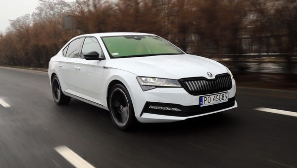 Skoda Superb iV – z prądem, ale na sportowo