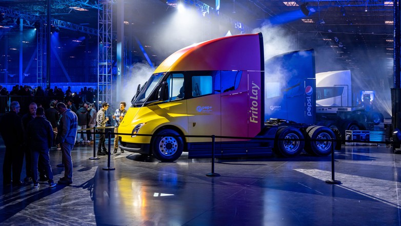 PepsiCo jest pierwszym użytkownikiem elektrycznych ciężarówek Tesla Semi