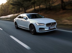 Volvo S90 Recharge T8 AWD – hybrydowy chłód