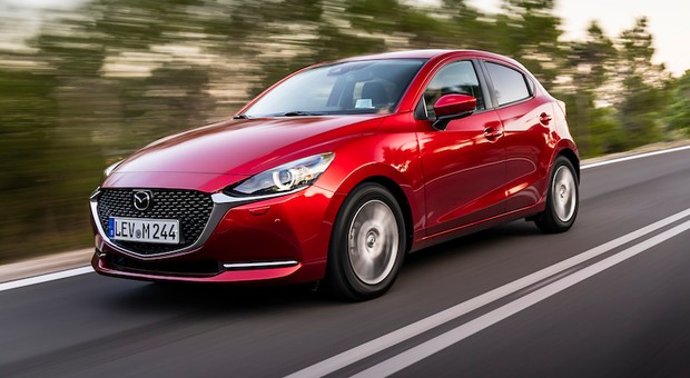 Mazda 2 po liftingu – poprawiony wygląd i lepsze wyposażenie