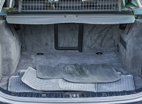 Jeszcze nie masz dywanika w bagażniku? Na zimę lepiej mieć dodatkowy. Ratuje w najgorszych momentach