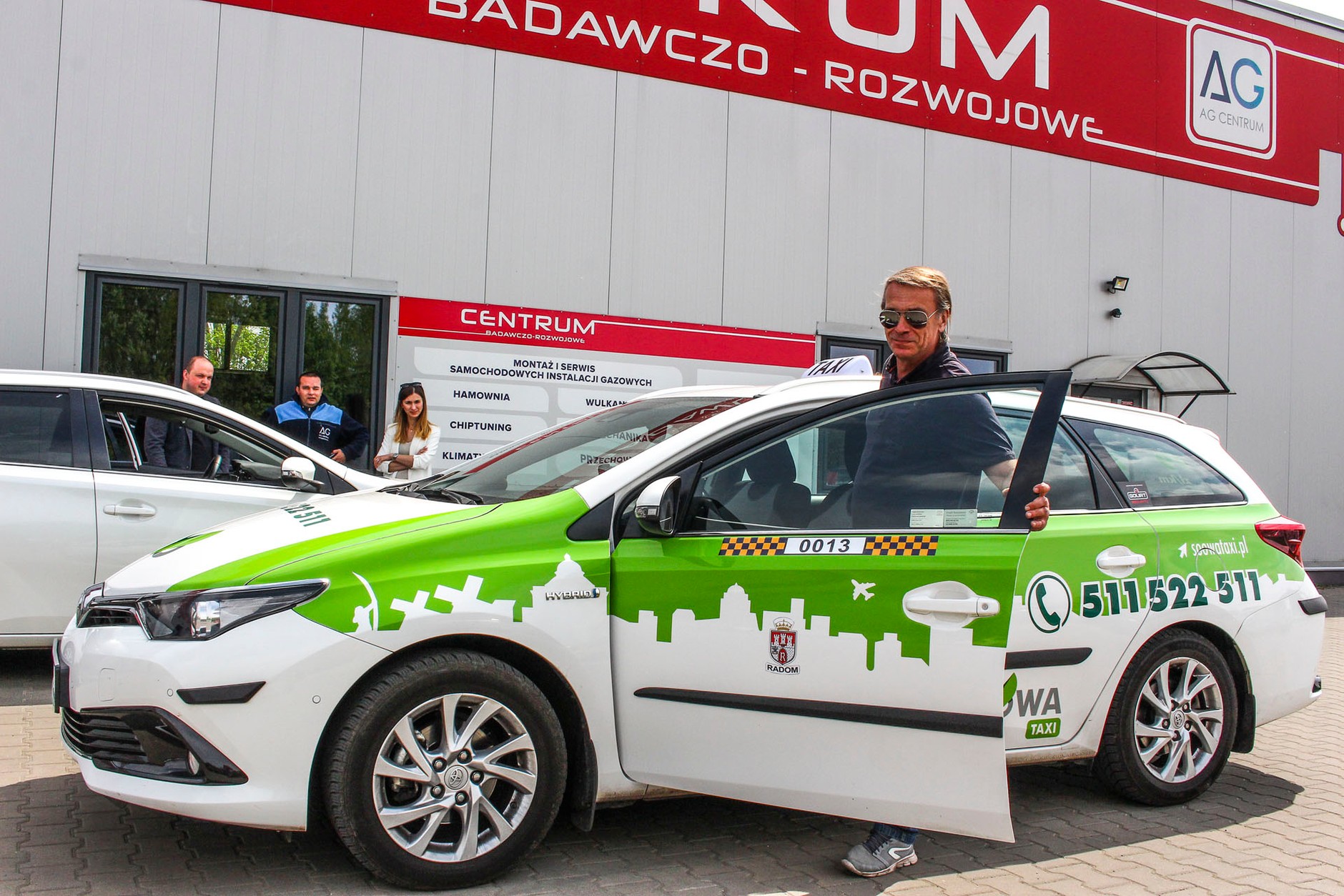 Niemal wszystkie z 20 taksówek korporacji Soowa jeżdżą nagazie – w tym wypadku to instalacja oparta na sterowniku Zenit Blue Box. Hybrydy „gazuje” też m.in. warszawska Sawa Taxi.
