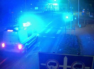 Postanowił uciekać przed policją. Ukrył samochód za przystankiem i poszedł pieszo [WIDEO]