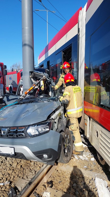 Groźny wypadek w Gdańsku. Potężny SUV wygiął się jak precel