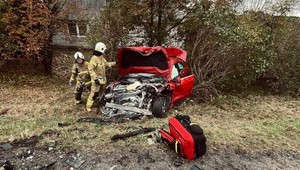 Kierowca passata zderzył się z mercedesem. Prokurator: "usiłowanie zabójstwa"
