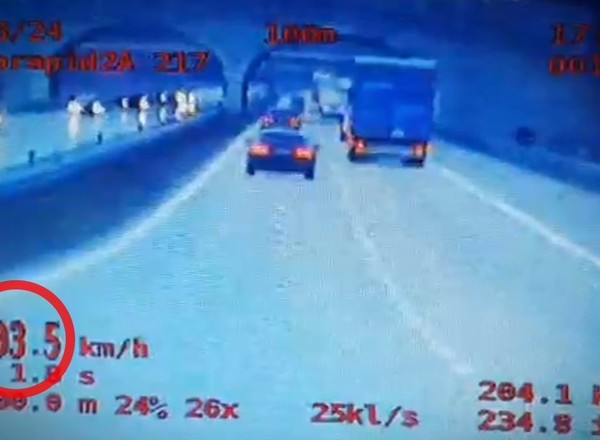 Pędził ponad dwieście "ekspresówką". Policjanci przerwali szaleńczą jazdę [WIDEO]