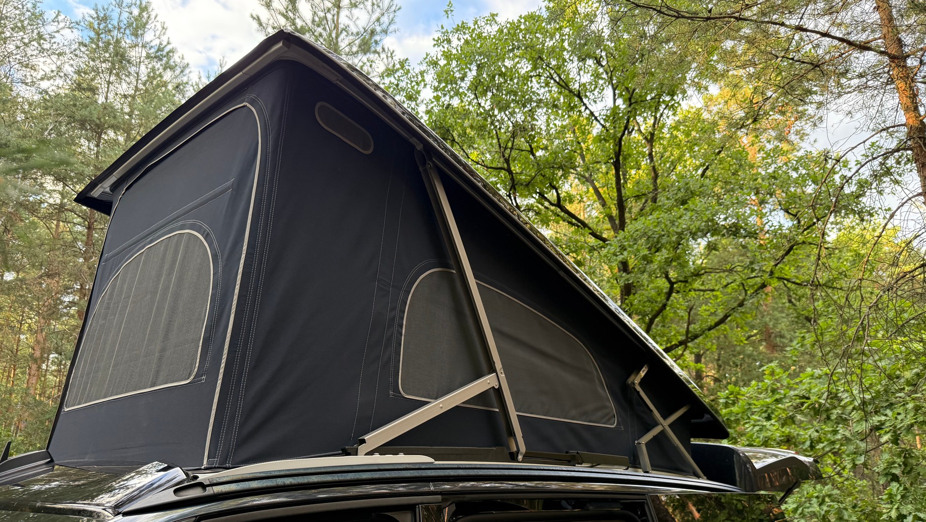 Namiot dachowy w Volkswagenie Californii