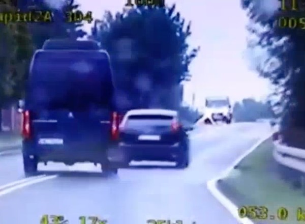 Spieszył się, bo chciał zarobić. I zarobił. Wysoką "stawkę" określili mu policjanci [WIDEO]