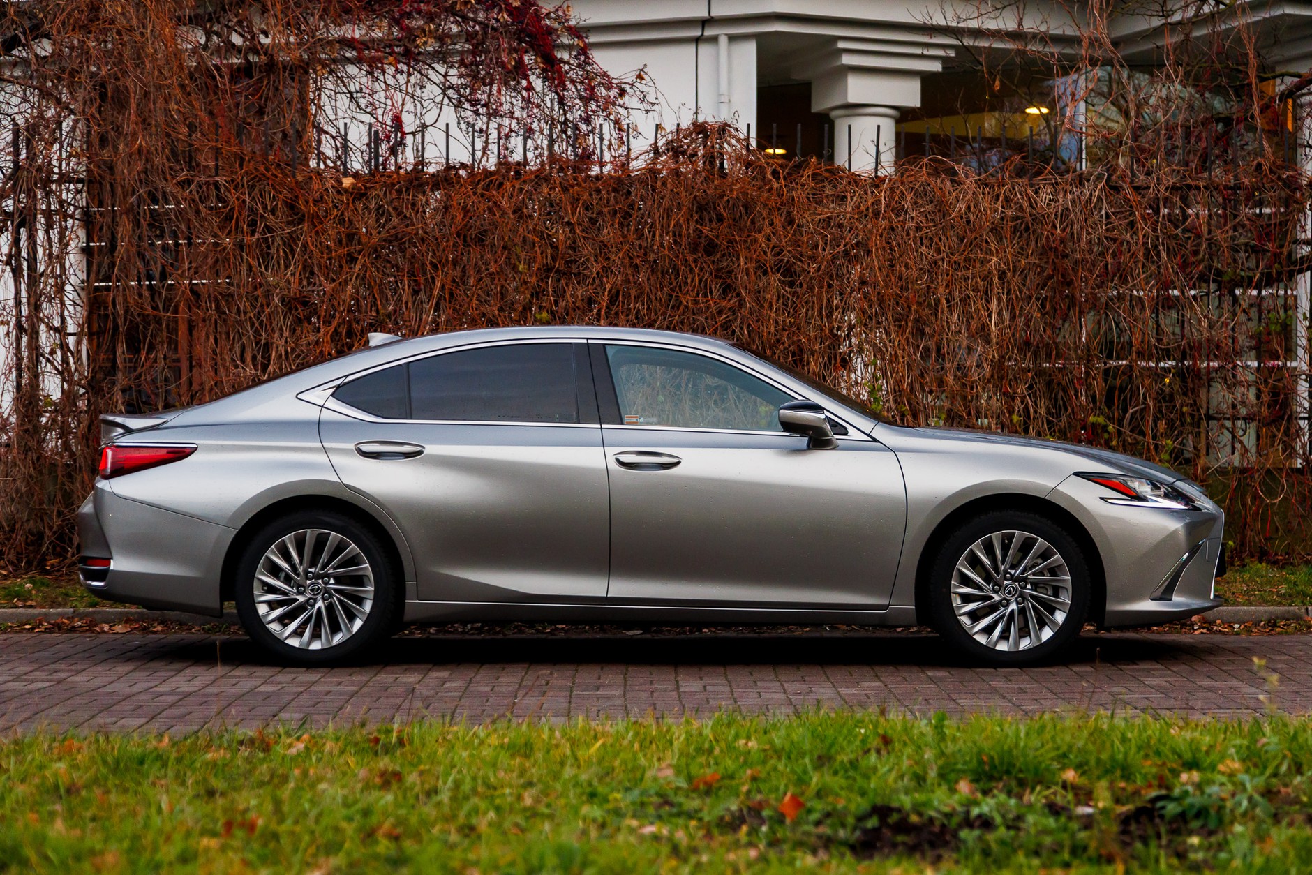 Lexus ES300h VII generacji