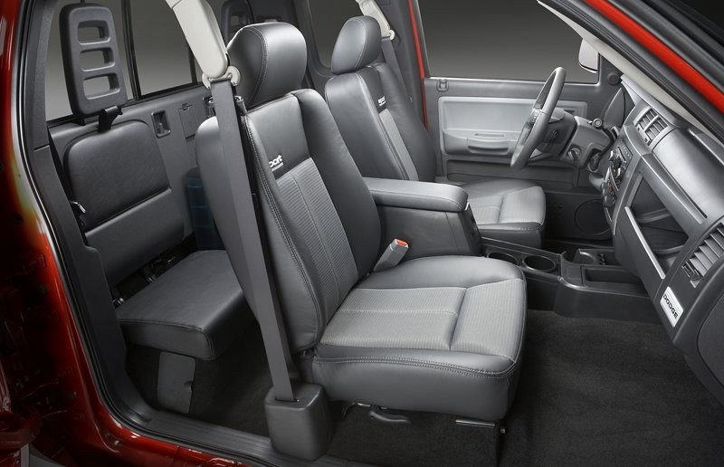 Dodge Dakota 2008: mocniejszy, praktyczniejszy, oszczędniejszy