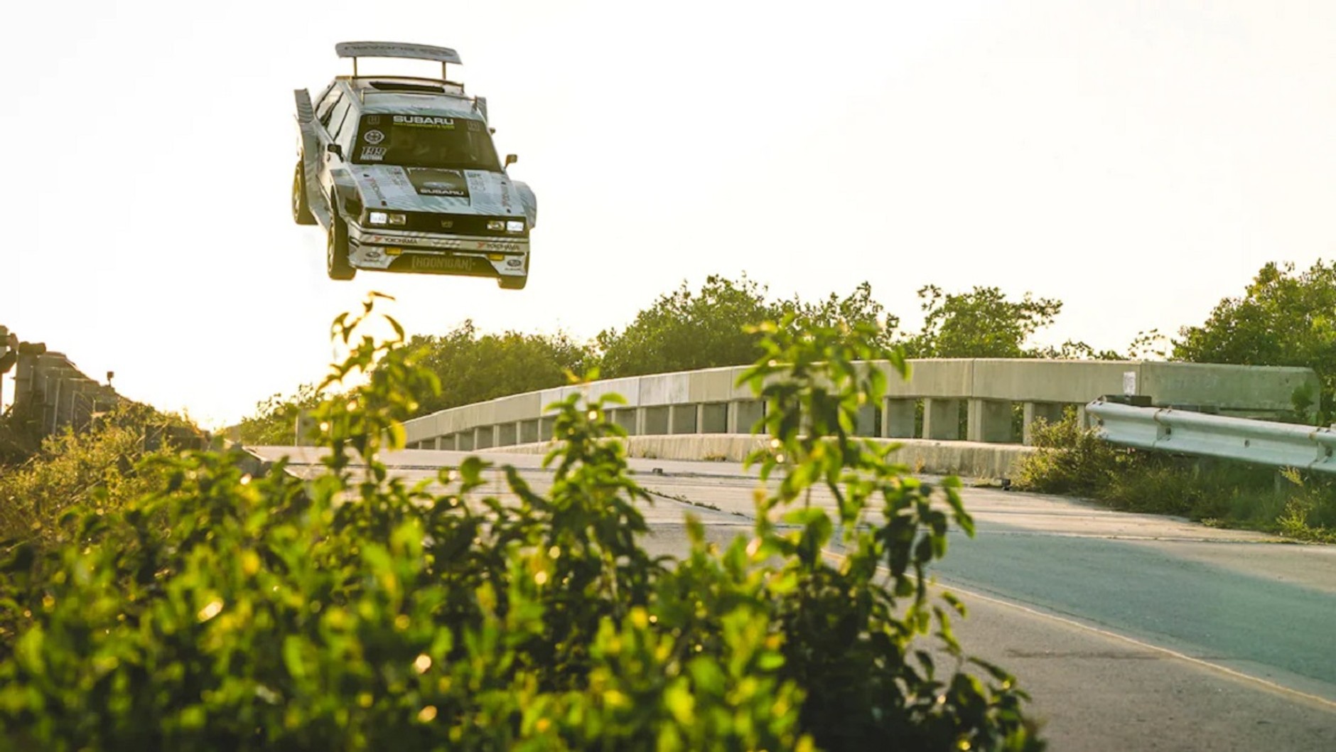 Gymkhana 2022 z Travisem Pastraną i starym Subaru