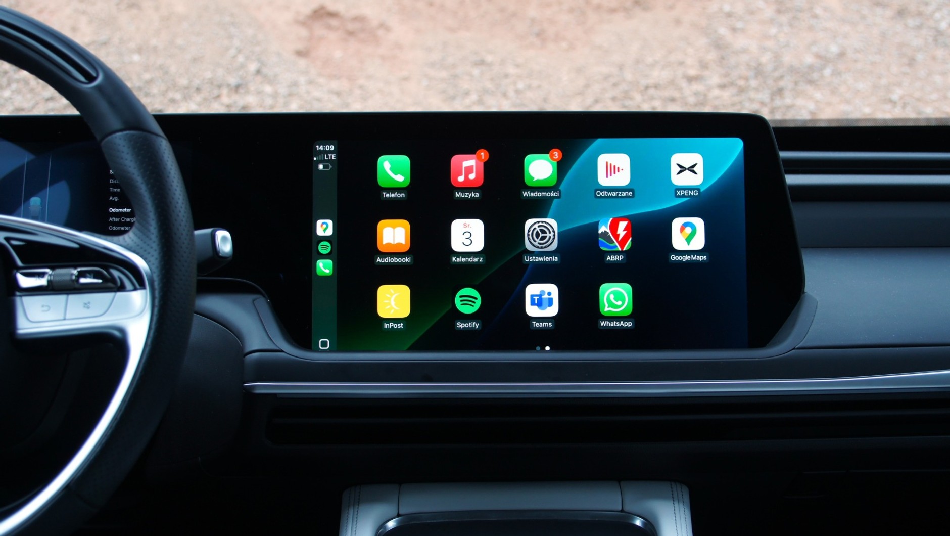 Stara wersja interfejsu Apple CarPlay (tu w Xpengu P7)