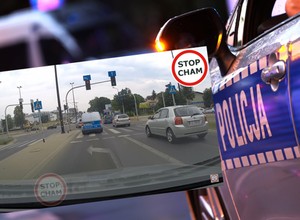 Policjanci też łamią przepisy. Zostali nagrani przez innych kierowców