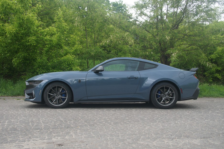 Ford Mustang Dark Horse