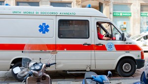 35-latek umarł w rozgrzanym samochodzie. Czekał na żonę pod pracą