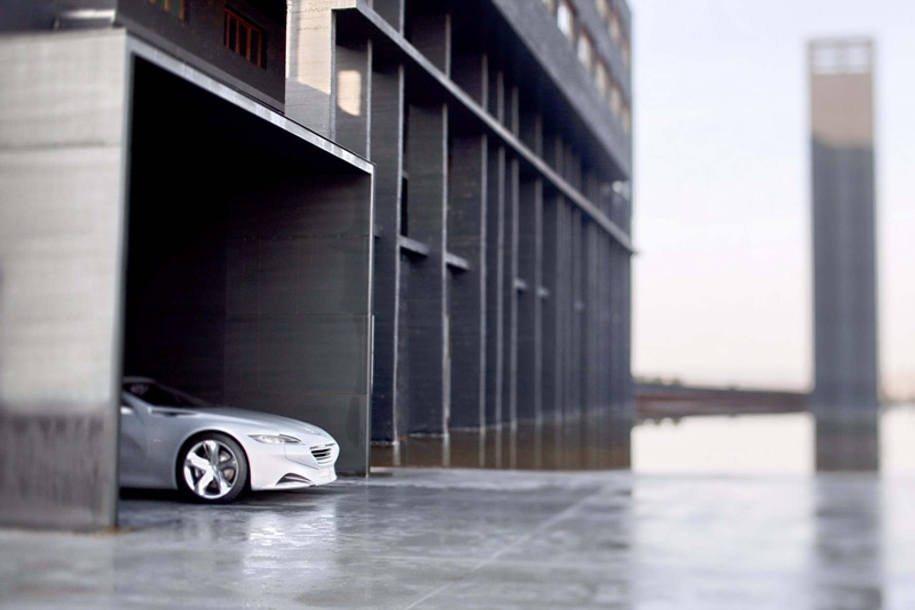 Peugeot SR1 – koniec głupkowatych uśmiechów