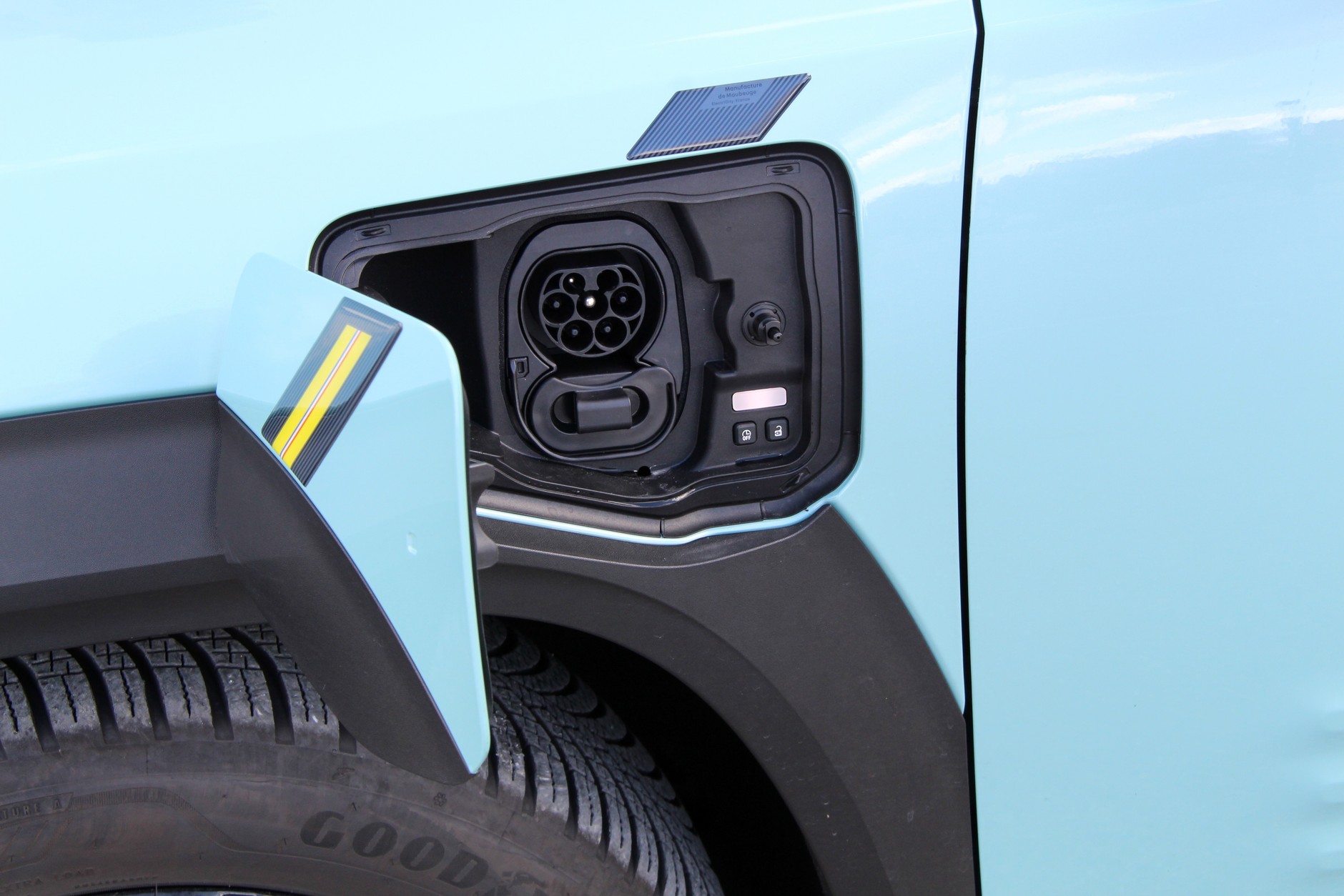 Renault 4 E-Tech Iconic