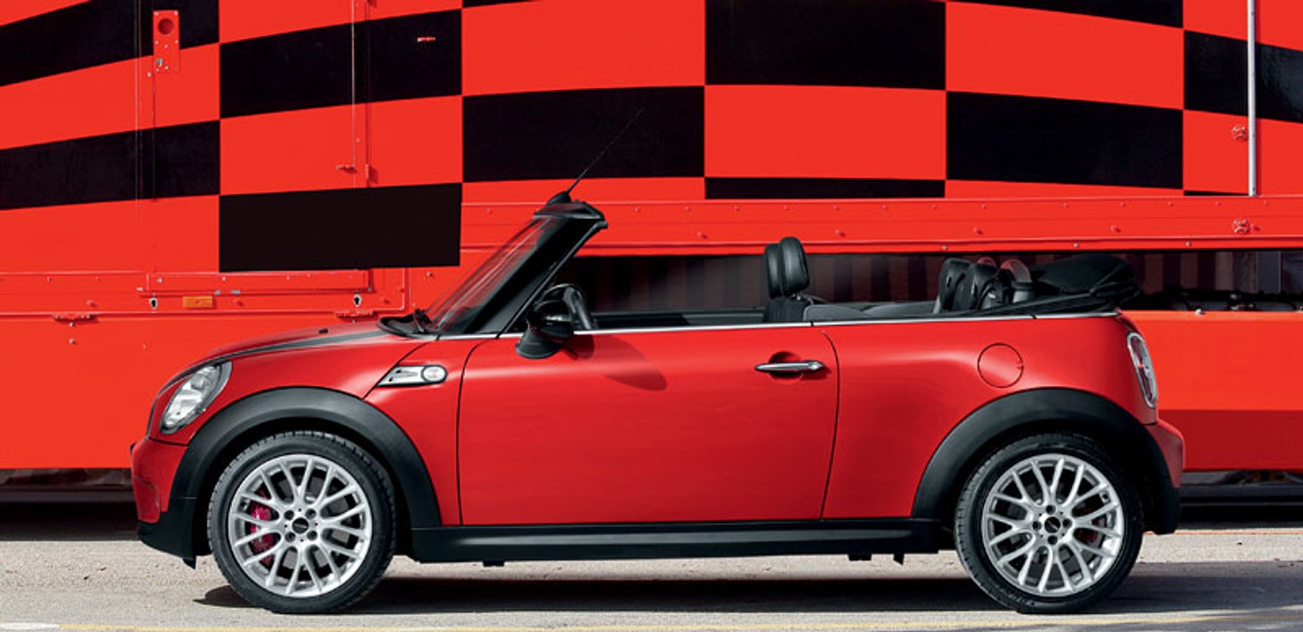 Genewa 2009: Mini Cabrio John Cooper Works – topowa wersja również w wersji cabrio