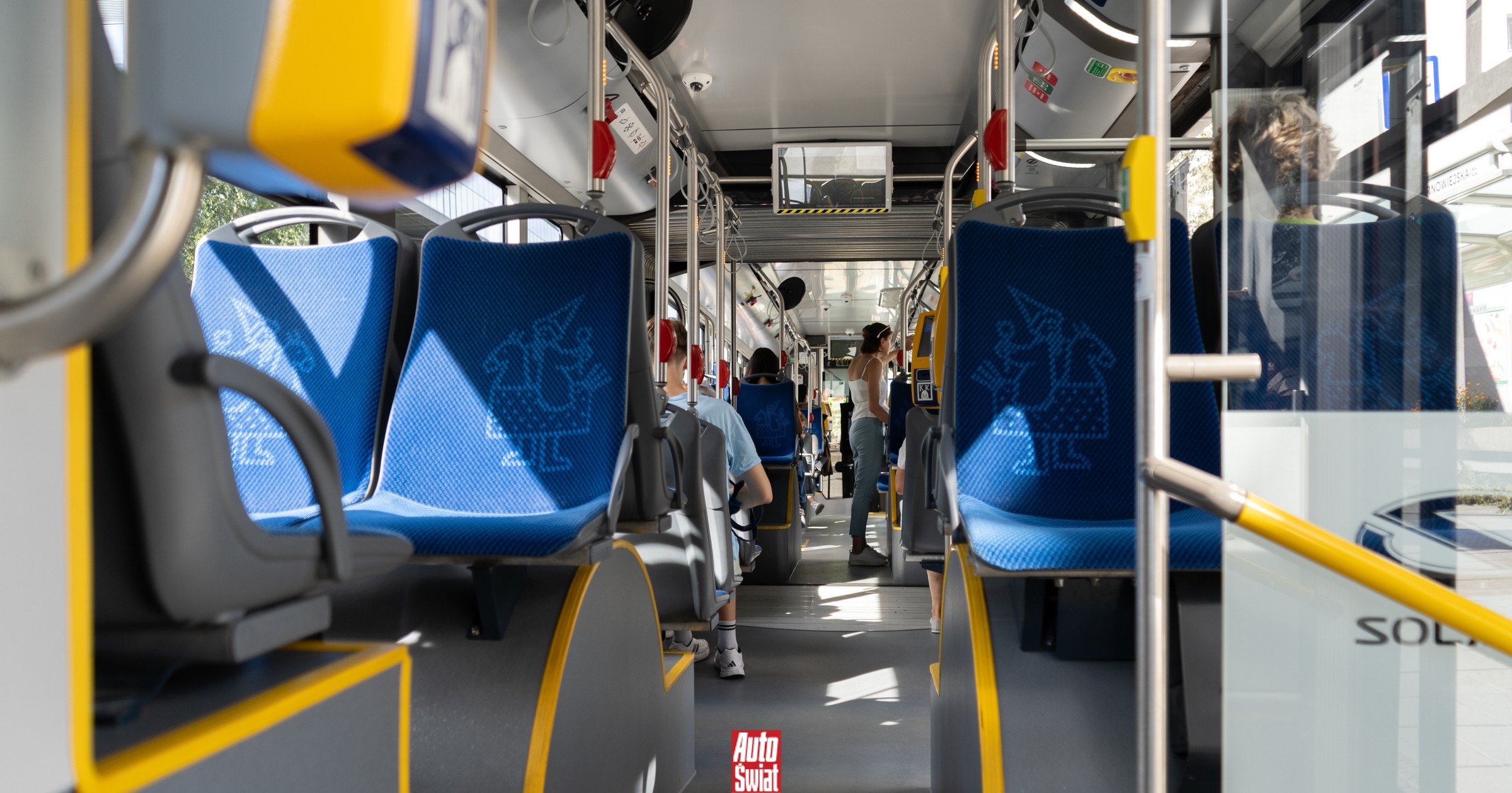 Dostała 306 zł mandatu, choć miała bilet. "Stali nade mną, wywierali presję"