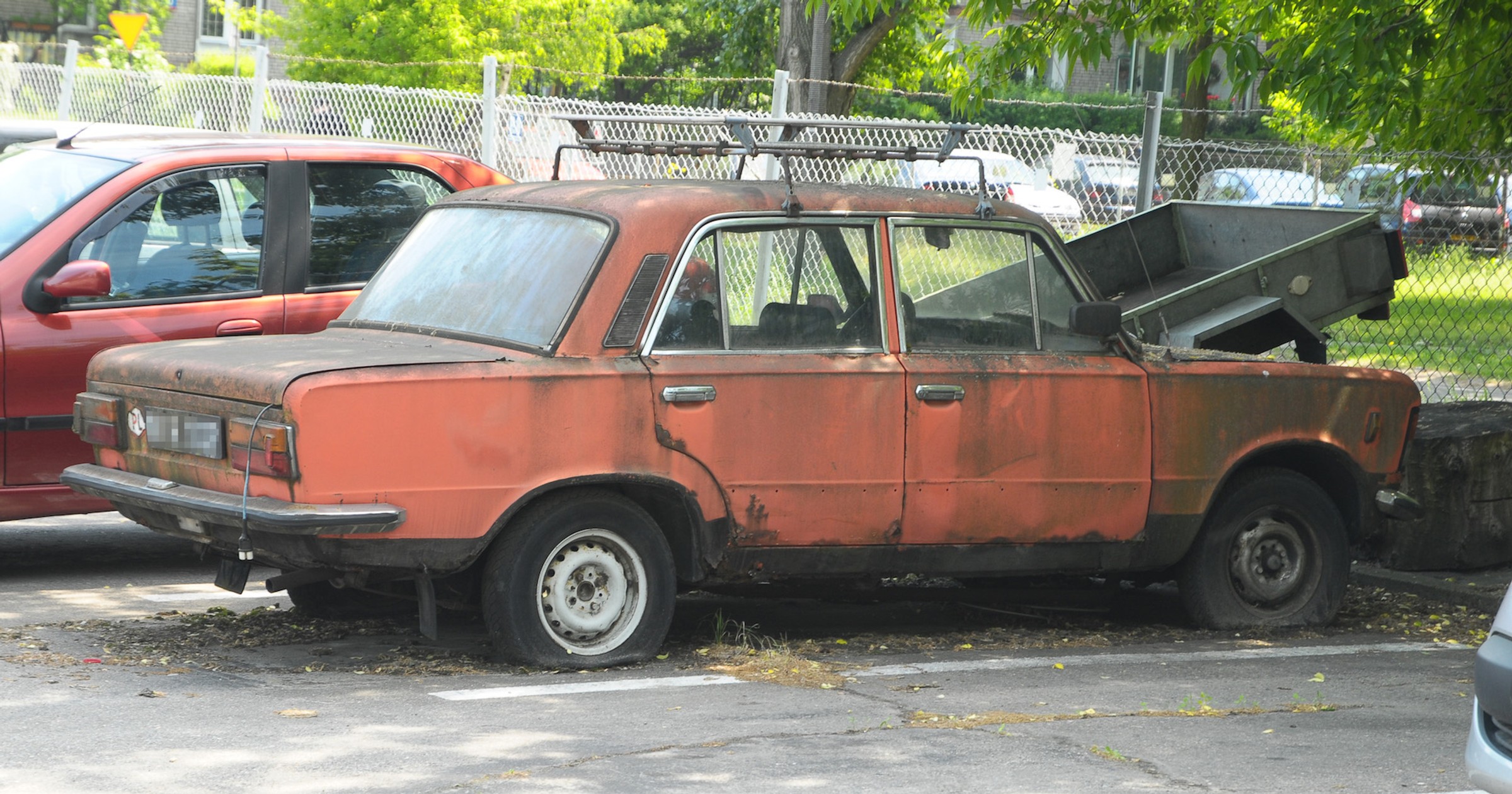 Wrak na parkingu