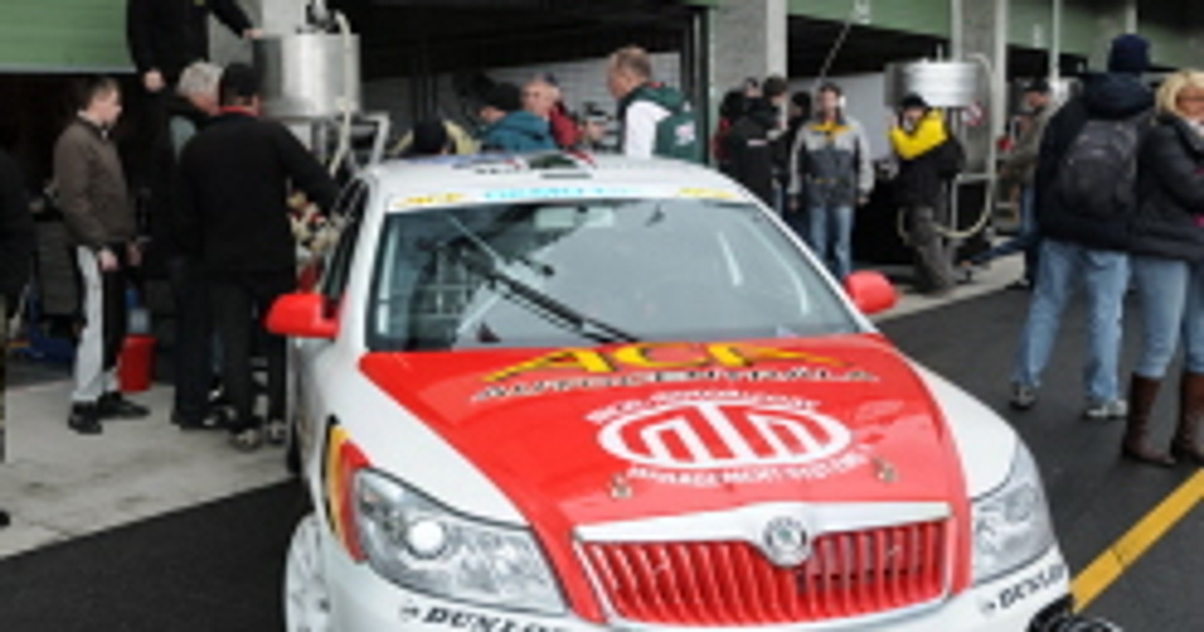 Wyścigi: Renault Clio najszybsze, pierwsze podium Skody Octavii 2010
