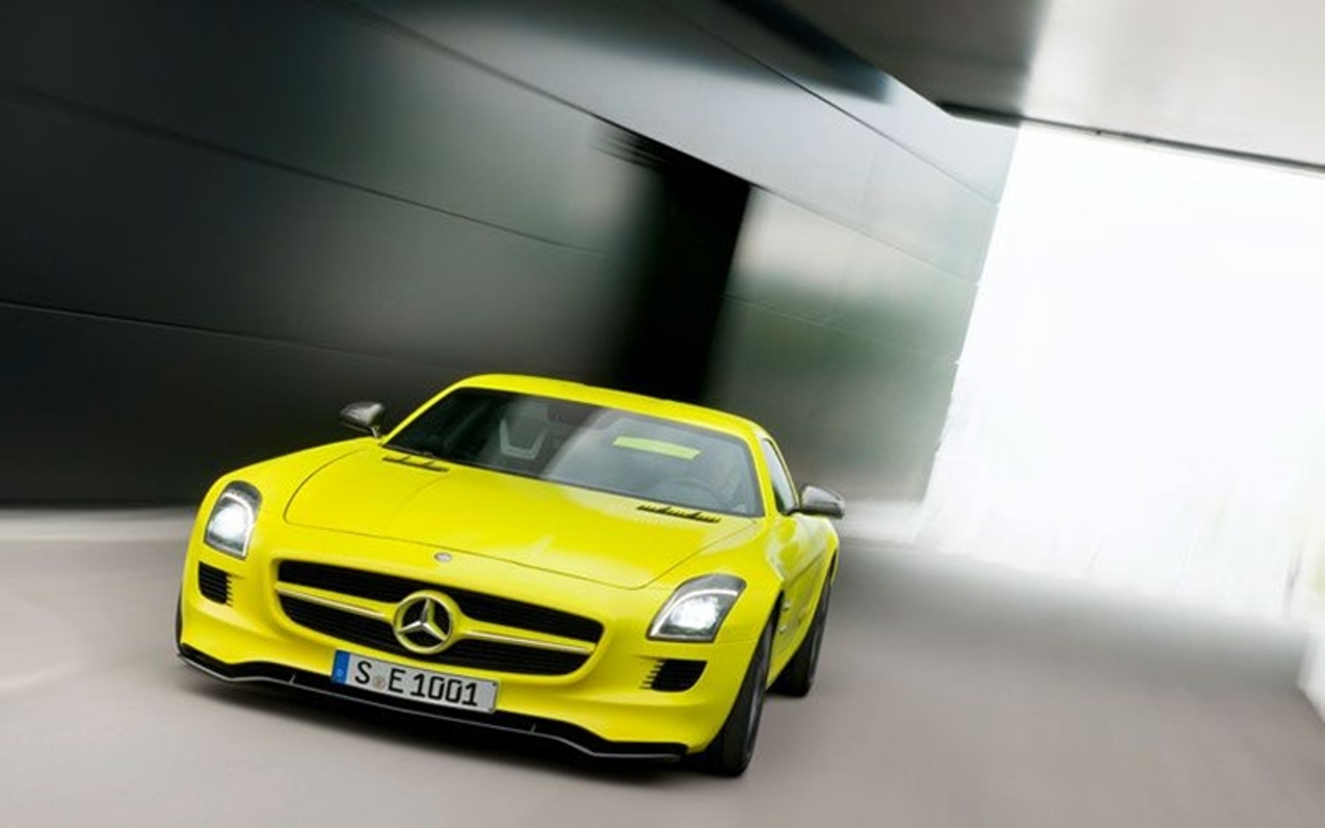 Mercedes SLS AMG E-Cell ma cztery silniki i dwie skrzynie biegów