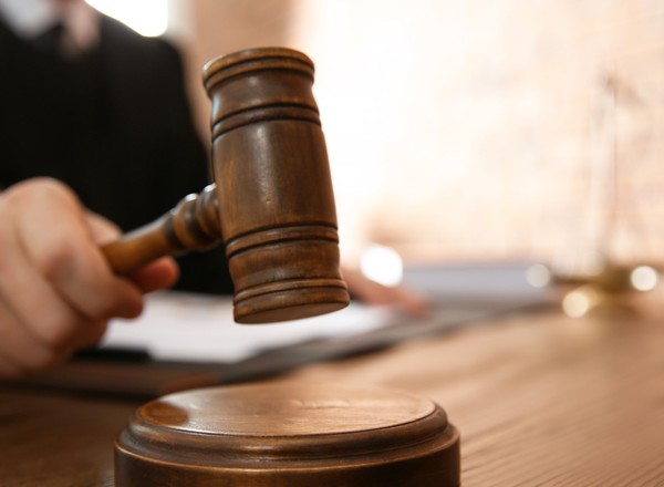 Nietrzeźwy sędzia spowodował stłuczkę. Nadal nie ma zarzutów